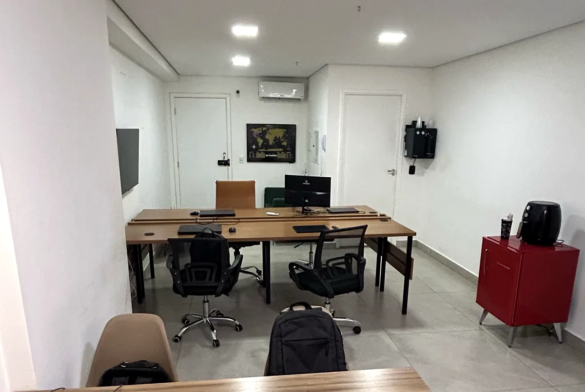 O escritório: Onde o seu pedido é atendido, orçado e acompanhado até a entrega.